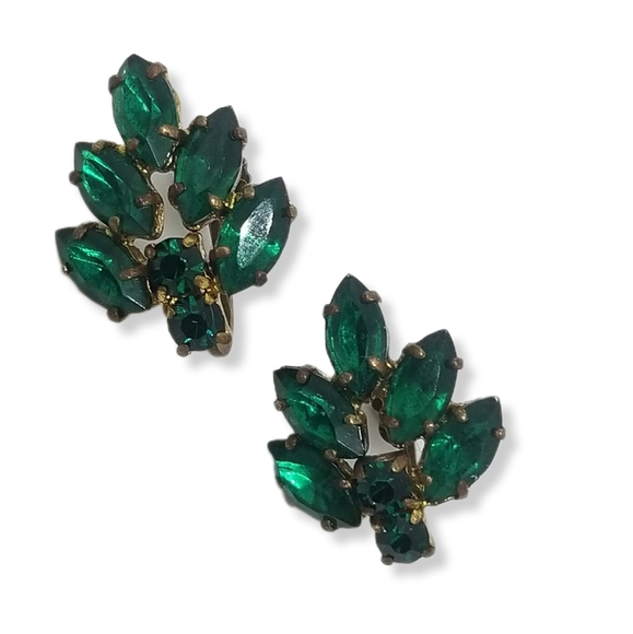 WEST GERMANY 1940S BRASS & EMERALD GREEN AUSTRIAN CRYSTAL SCREW BACK EARRINGS - Picture 4 of 5